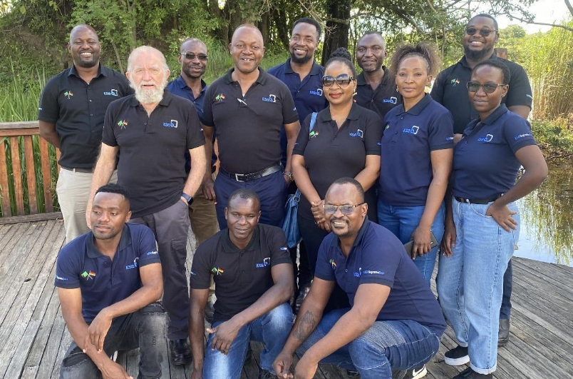 Das KSB-Team aus Sambia trifft sich zum Weihnachtslunch. 